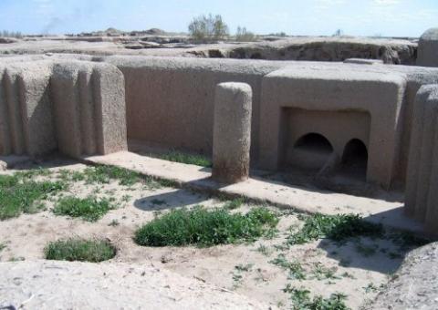 MISTÉRIOS DO MUNDO ANTIGO: Cidade antiga emerge pouco a pouco das areias de deserto turcomano